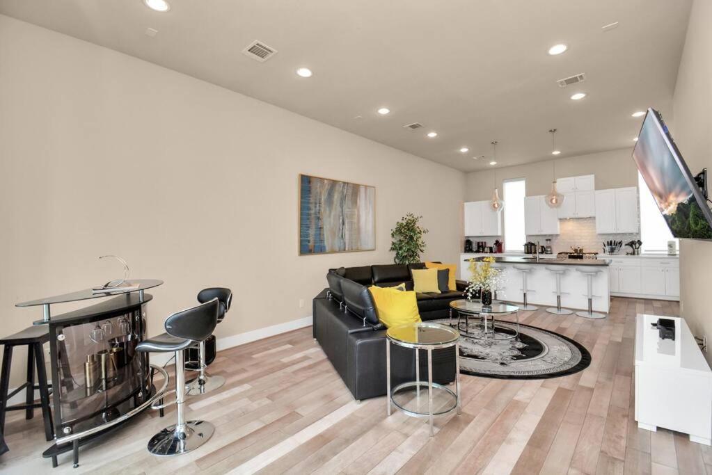 Beautiful Luxurious Houston Galleria Home ภายนอก รูปภาพ