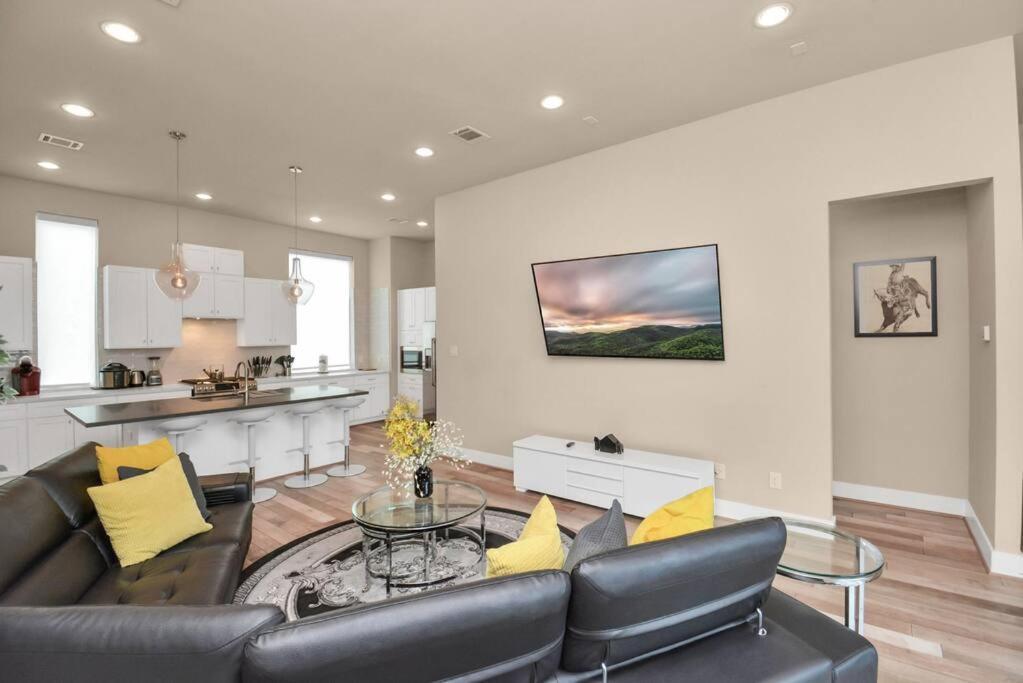 Beautiful Luxurious Houston Galleria Home ภายนอก รูปภาพ